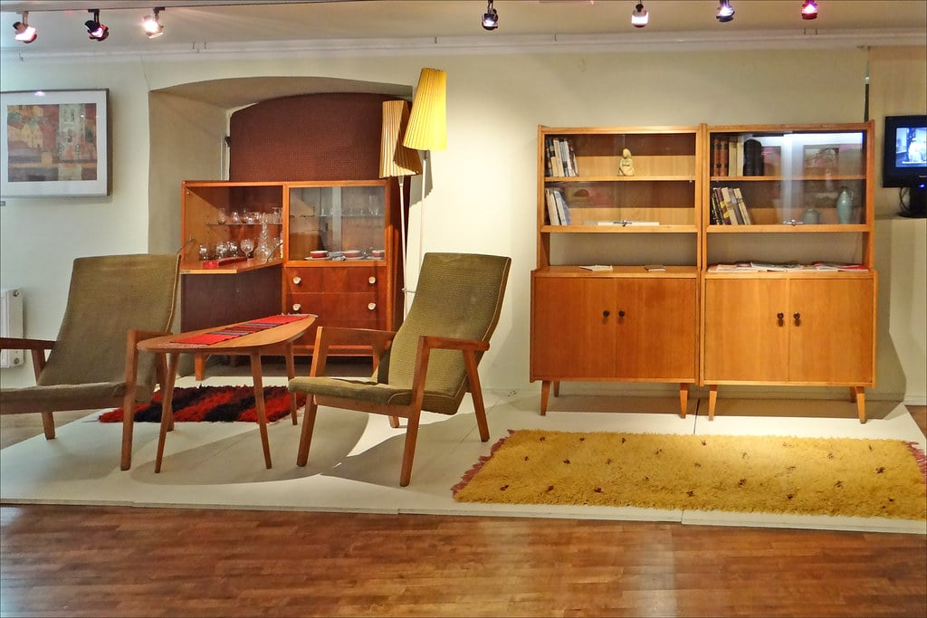 Mobilier en Estonie pendant les années d’occupation soviétique au musée d’histoire de Tallinn (Linnamuuseum). Photo de Jean-Pierre Dalbéra