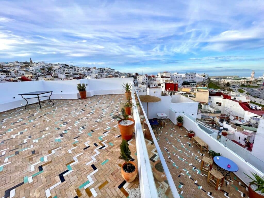 Terrasse de l'auberge de jeunesse Socco Hostel à tanger.