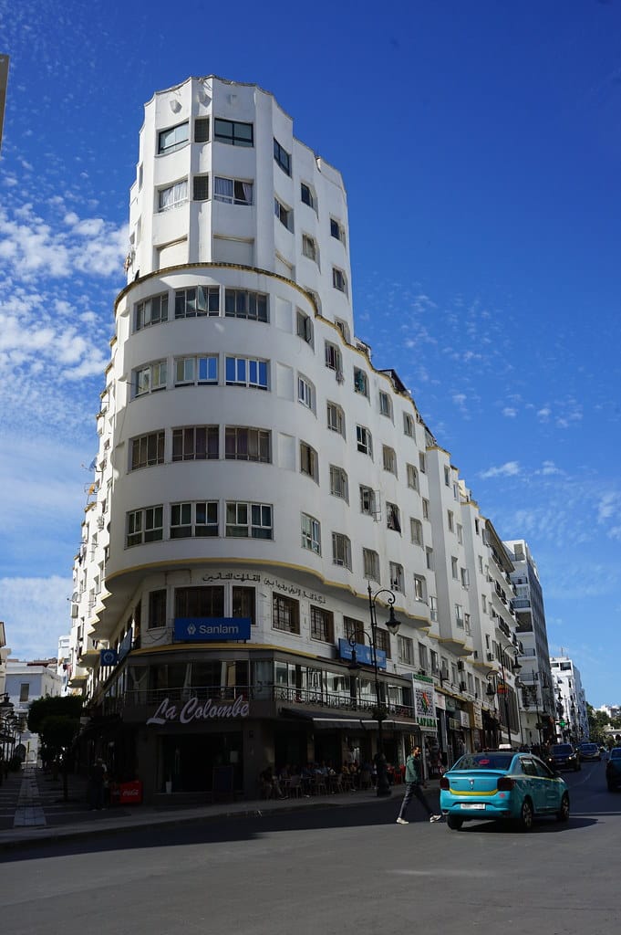 Immeuble accordéon "Goicoechea" construit par Manuel Martínez Chumillas à Tanger.