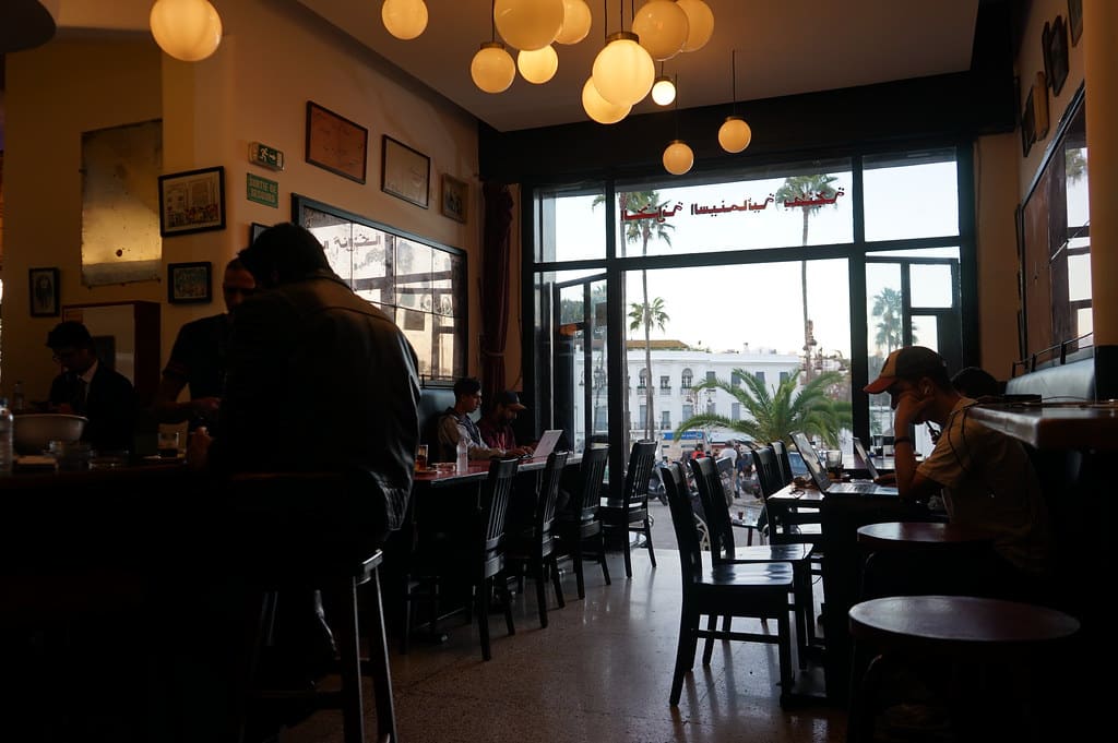 A l'intérieur du café Cinema Rif à Tanger.