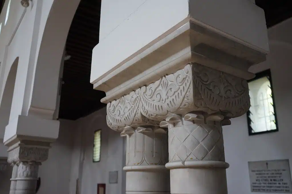 Colonne de l'église Saint Andrew à Tanger.