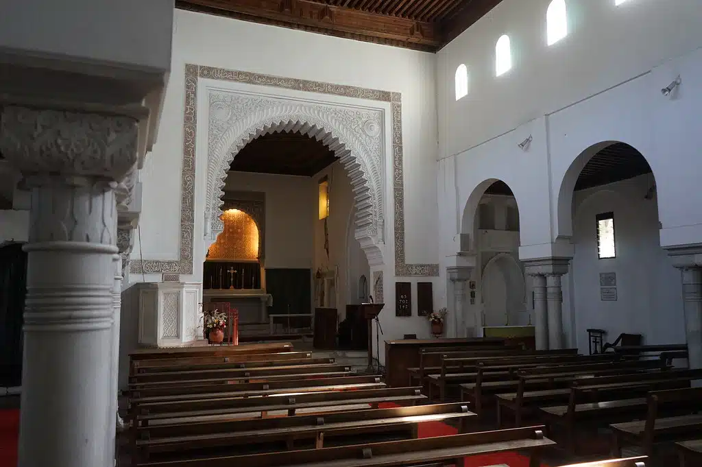 Nave de l'église anglicane Saint Andrew à Tanger.