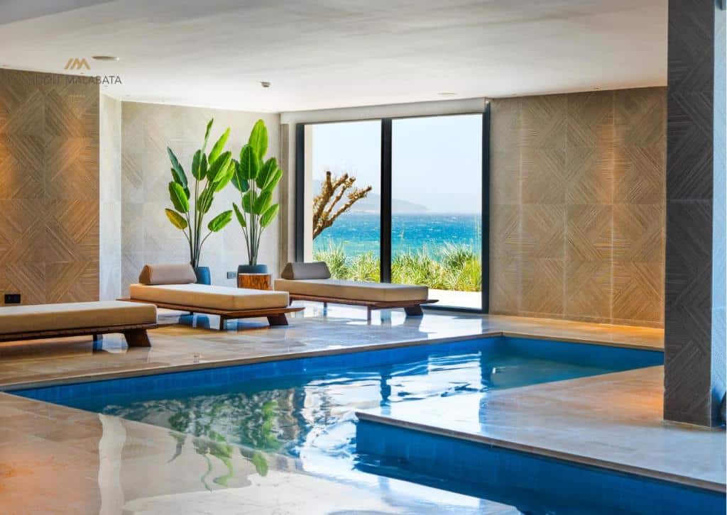 Piscine de l'hotel de luxe Idou Malabata Beach and SPA à Tanger.