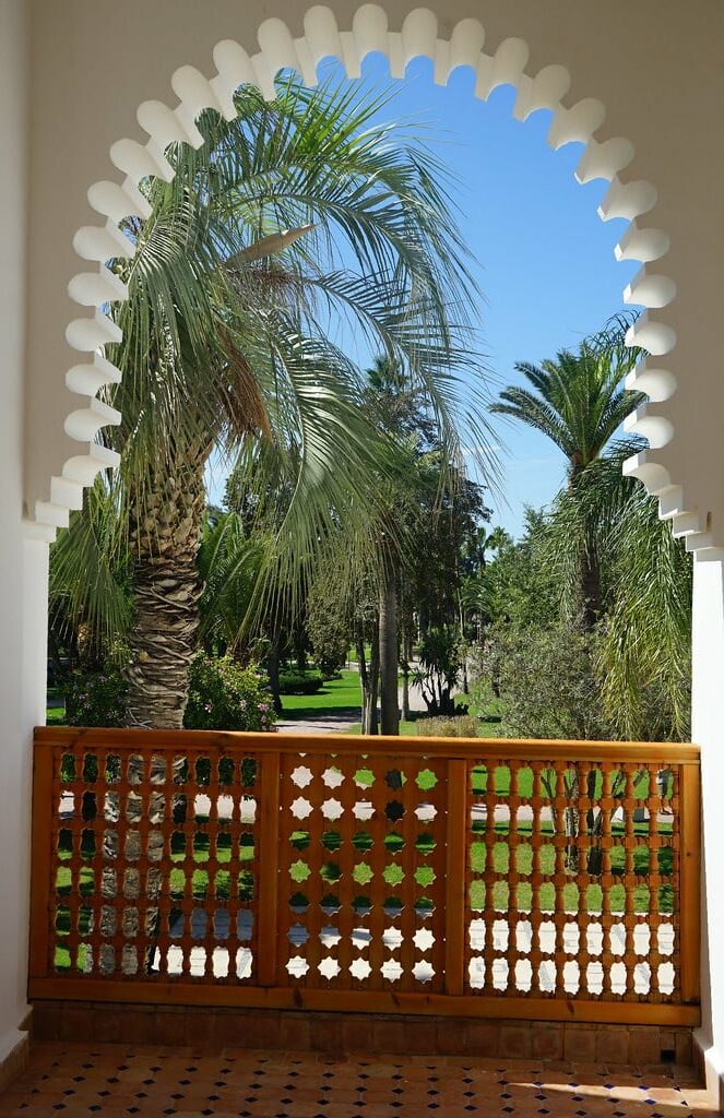Vue sur le jardin du musée de la Villa Harris à Tanger.