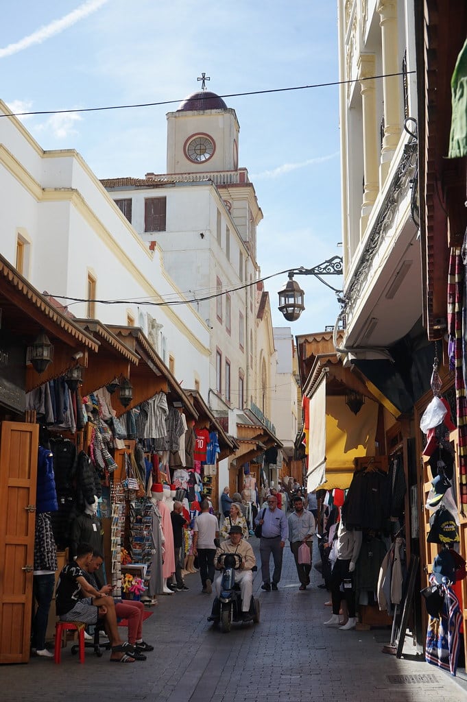 Eglise de l'Immaculé conception sur la rue principale de la médina de Tanger.