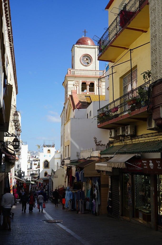 Eglise de l'Immaculé conception sur la rue principale de la médina de Tanger.