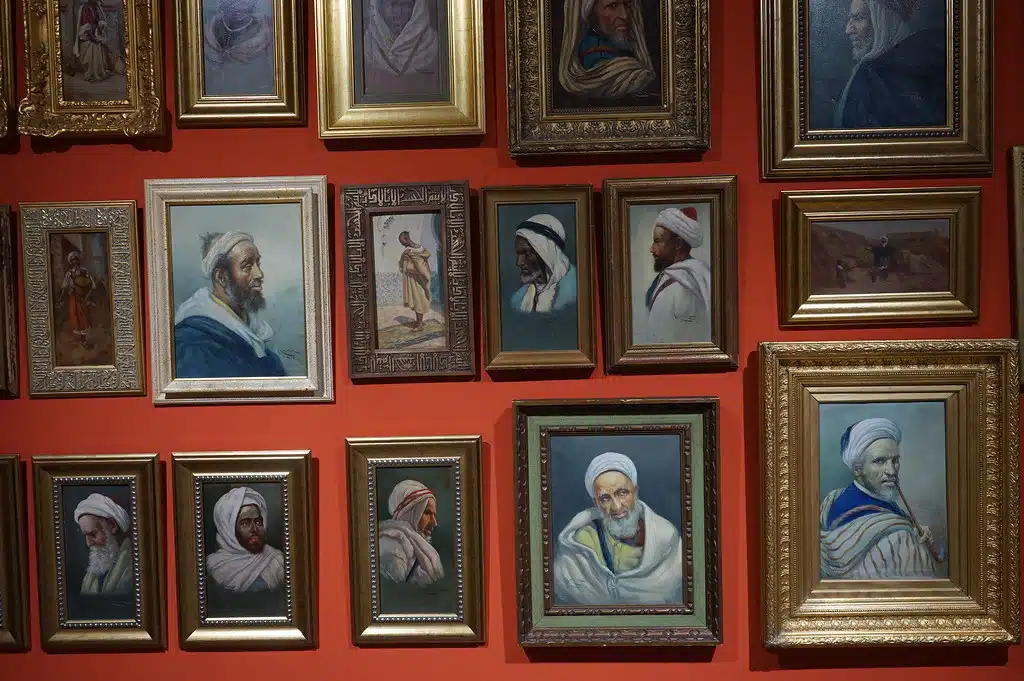 Galeries de portraits de Diego Marin Lopez dans le Musée Dar Niaba à Tanger.