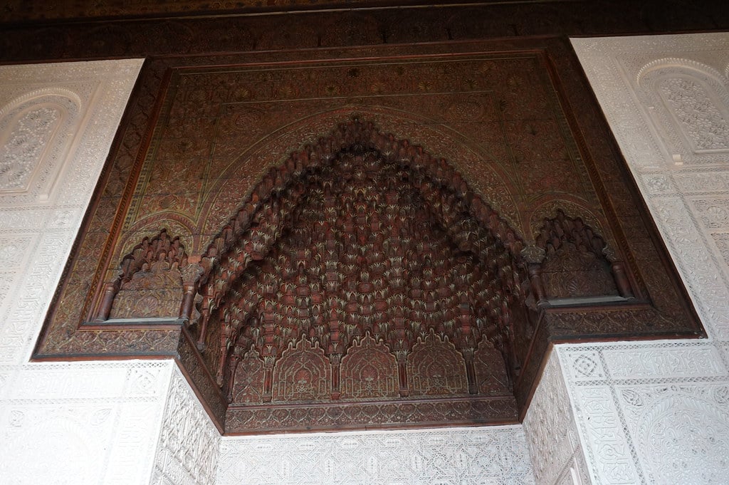 Muqarna, motif ornemental en nid d'abeilles dans le musée de la Casbah à Tanger.