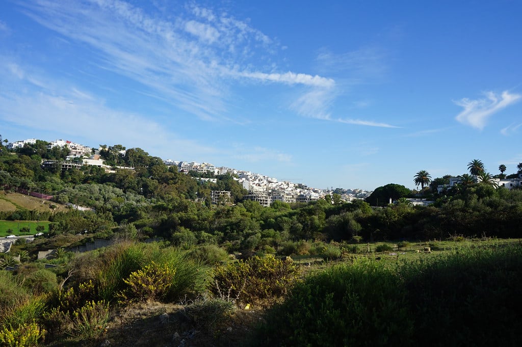 Au pied du quartier de la Montagne à proximité de la plage de Merkala à Tanger.