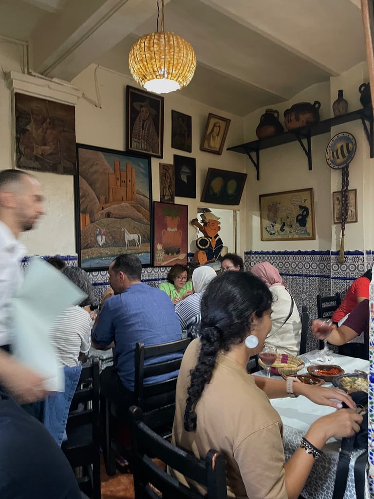 Dans le restaurant Saveur de poisson à Tanger.