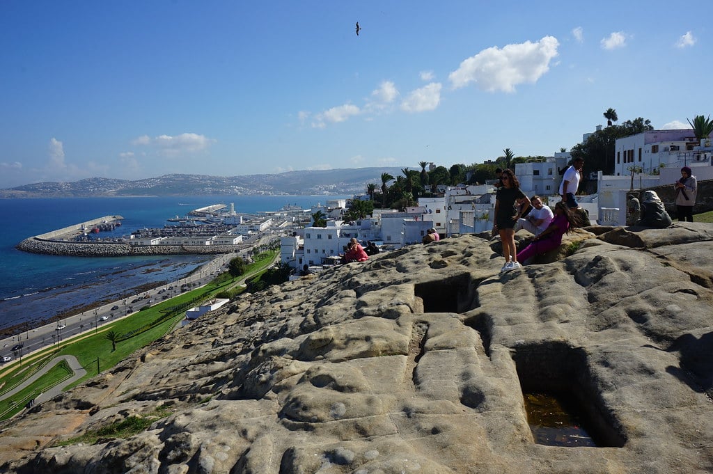Vue sur le port de Tanger Ville depuis les Tombeaux phéniciens.