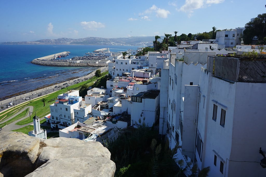 Vue sur le port de Tanger Ville depuis les Tombeaux phéniciens.