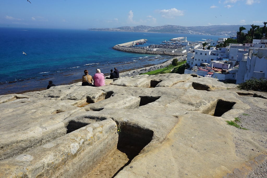 Vue sur le port de Tanger Ville depuis les Tombeaux phéniciens.