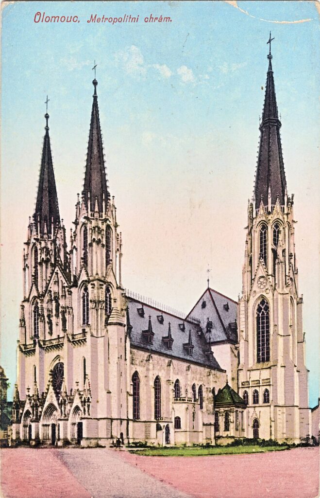 Carte postale de la Cathédrale néogothique Saint Wenceslas à Olomouc.