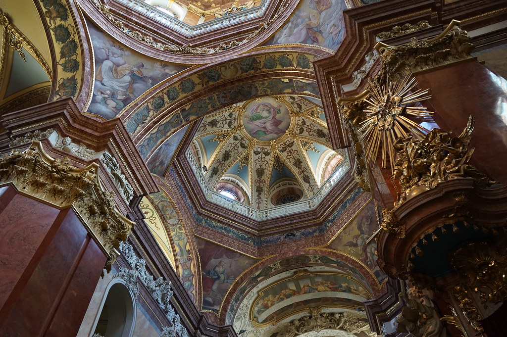 Superbe plafond de l'église Saint Michel à Olomouc.