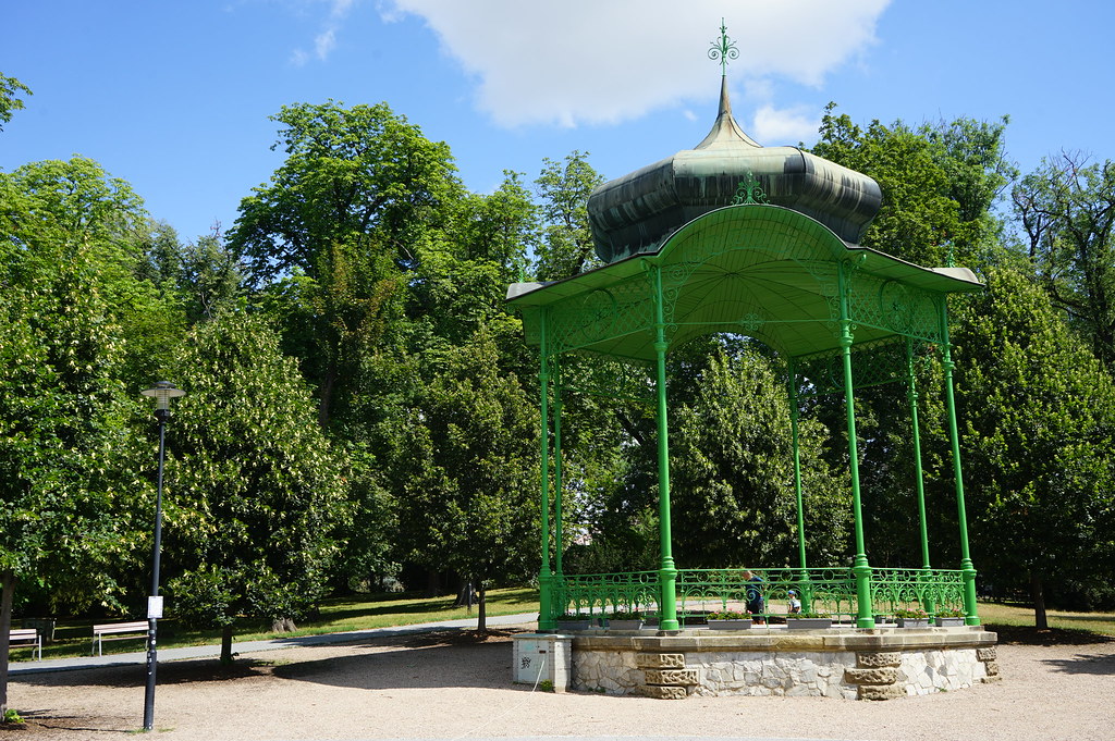 Kiosque du Jardin Smetanovy sad à proximité des serres botaniques d'Olomouc.