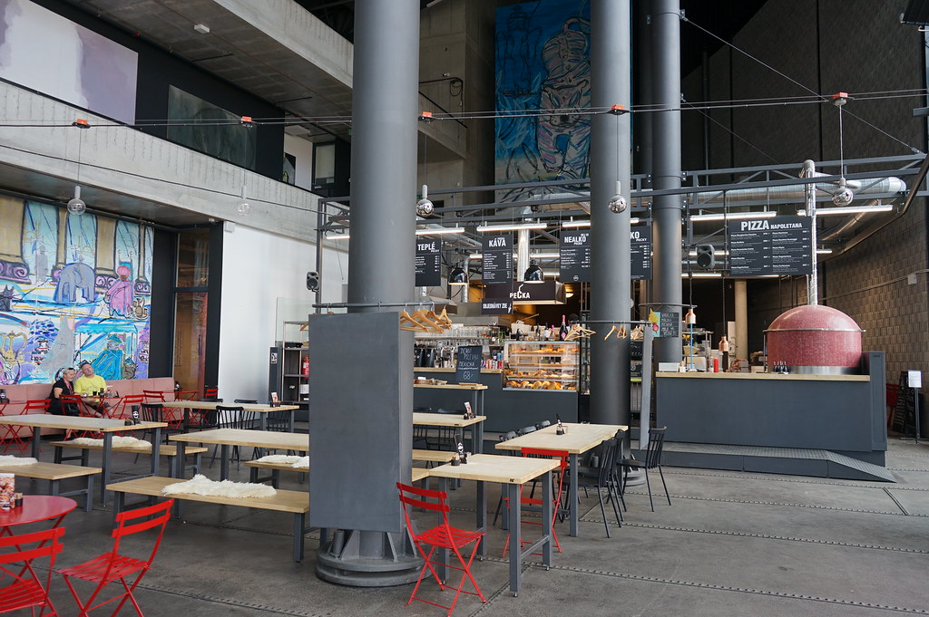 Pizzeria Pecka dans l'ancien gazomètre DOV/Gong de Dolni Vitkovice à Ostrava.