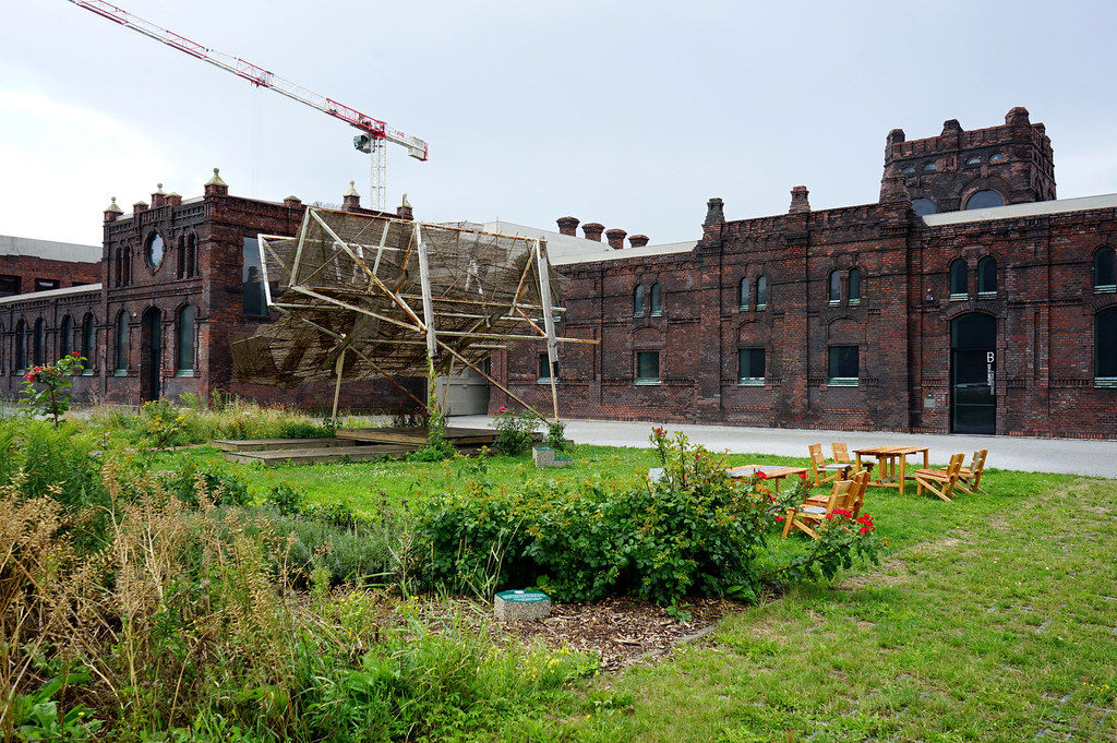 "Jardin du présent", jardin en permaculture devant le centre d'art PLATO à Ostrava.