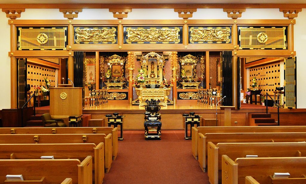 Intérieur et autel du temple bouddhiste Higashi Honganji à Los Angeles - Photo de Nandaro