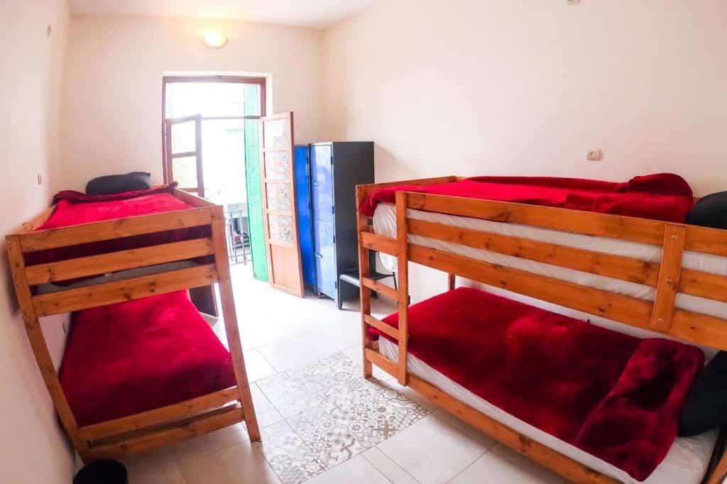 Dortoir de l'auberge Marhaba Inn à Tétouan.