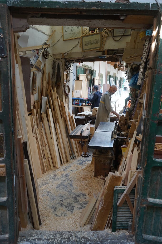 Dans le souk des menuisiers de la médina de Tétouan.