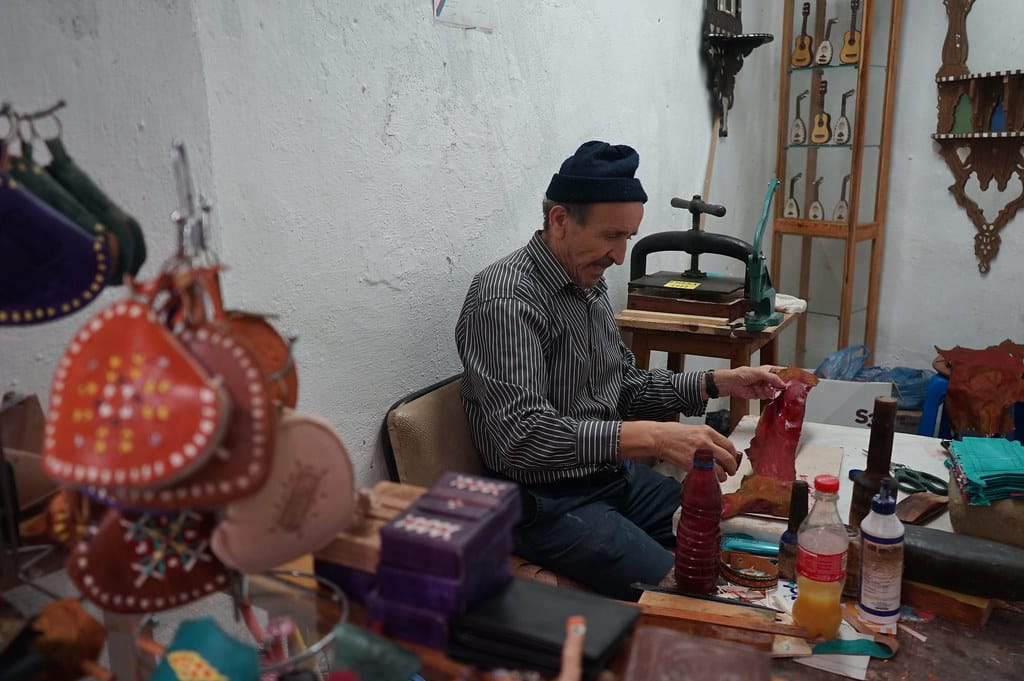 Atelier de teinture dans le médina de Tétouan.