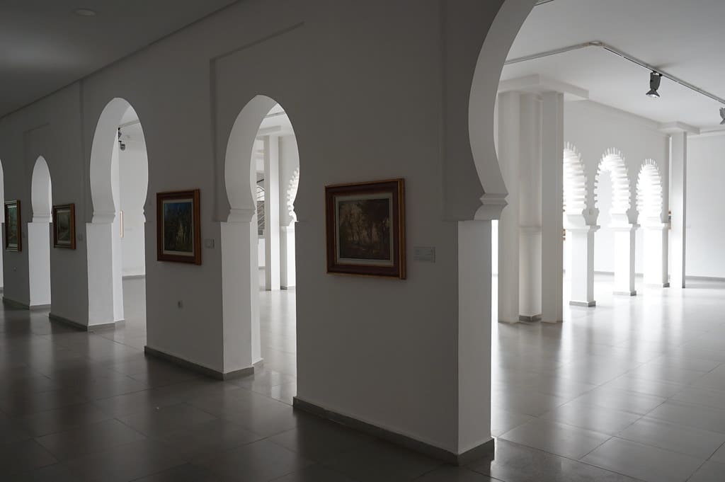Salle d'expo du Musée d'art moderne de Tétouan.