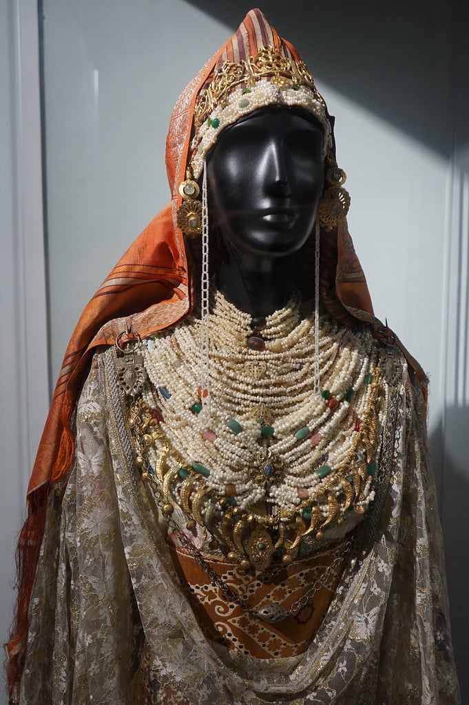 Parure de mariage dans le Musée ethnographique Bab Okla à Tétouan.