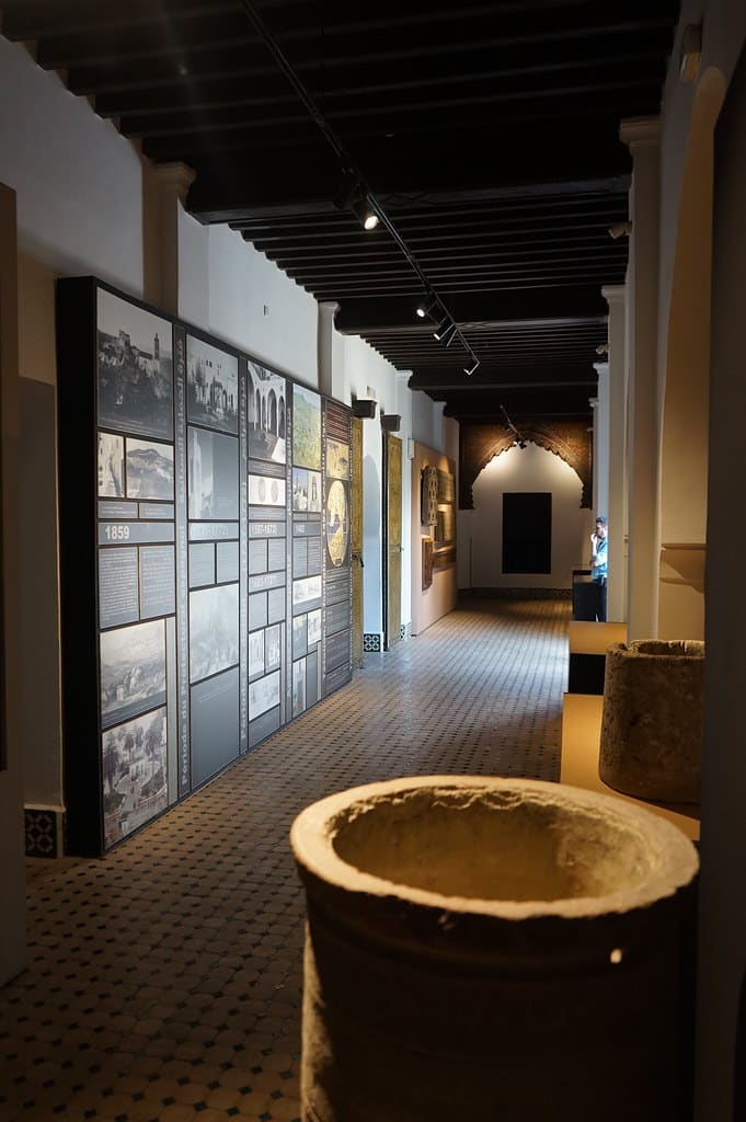 Salle d'exposition du Musée ethnographique Bab Okla à Tétouan.