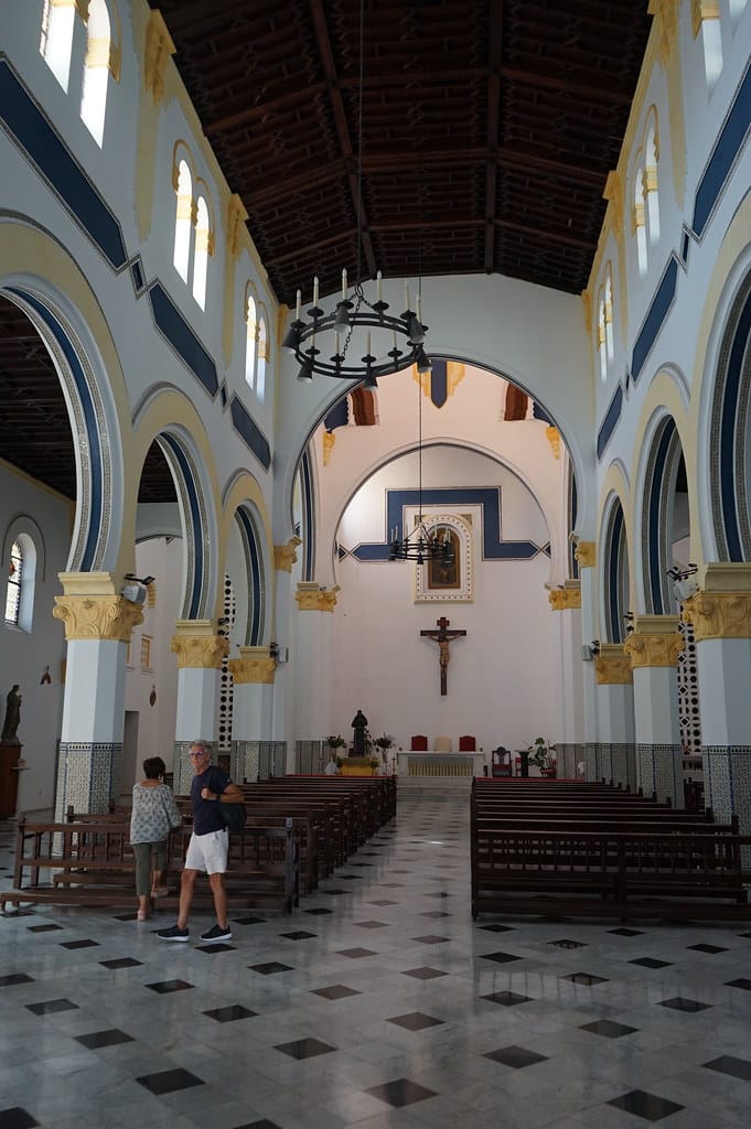 Nave de l'église Notre Dame des victoires à Tétouan.