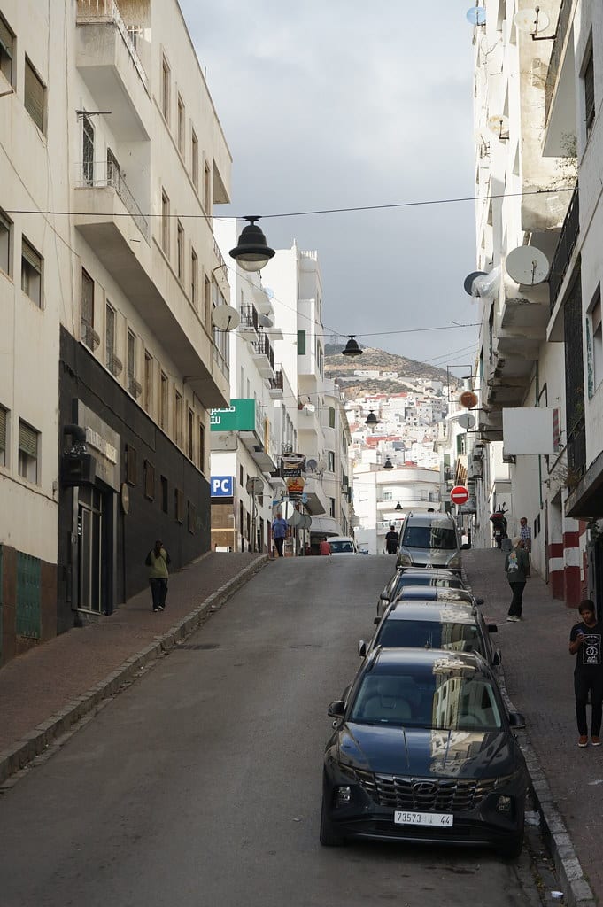 Boulevard Tarik Ibn Ziad à Tétouan au Maroc.