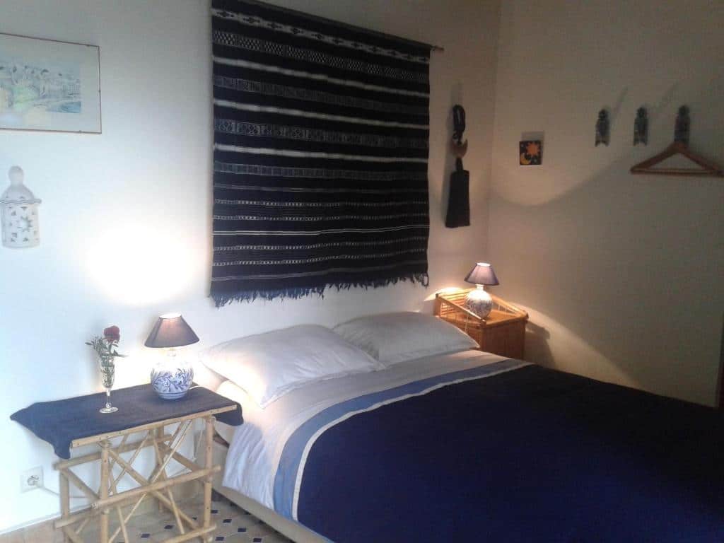 Chambre de l'hotel Dar Rehla à Tétouan.