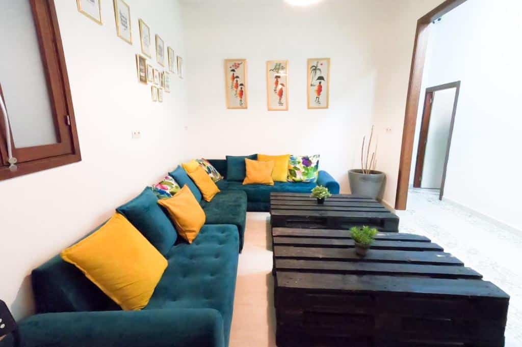 Coin salon de l'auberge Marhaba Inn à Tétouan.