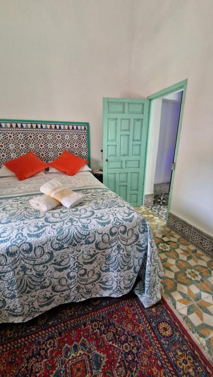 Chambre de l'hotel Riad Nostalgie of Tetouan.