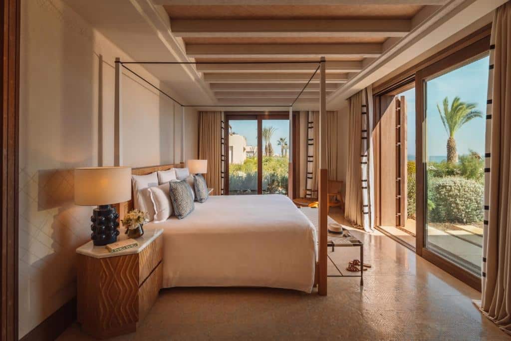 Chambre de l'hotel de luxe Royal Mansour Tamuda Bay près de Tétouan.