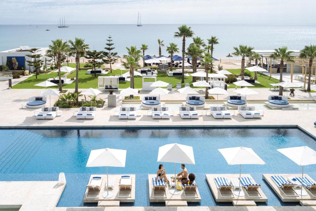 Piscine de l'hotel Sofitel Tamuda Bay Beach & Spa près de Tétouan.