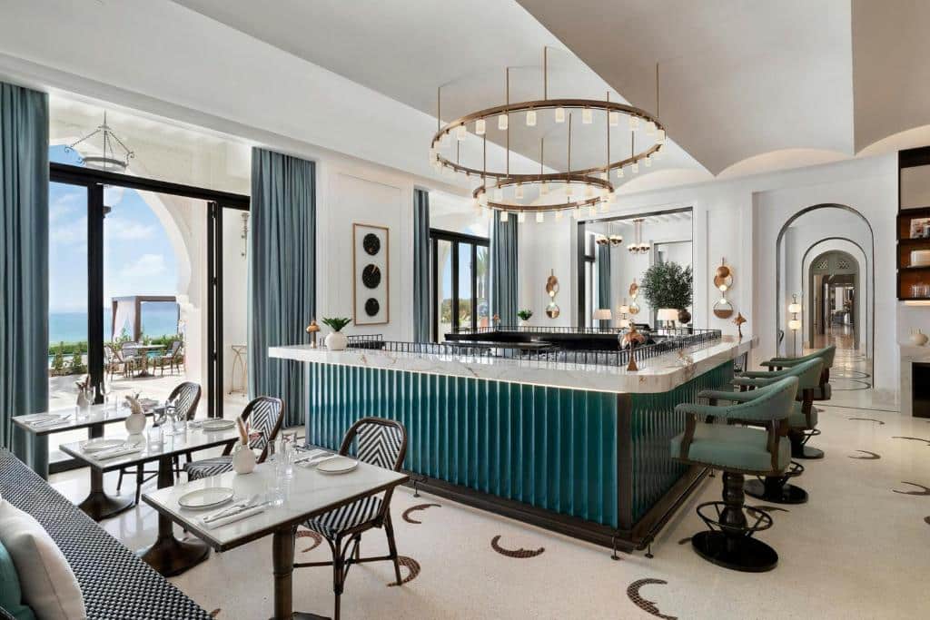 Café / restaurant de l'hotel The St Regis La Bahia Blanca près de Tétouan.