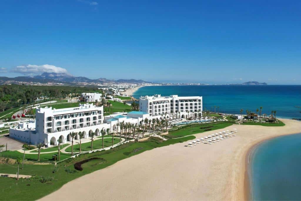 Hotel The St Regis La Bahia Blanca sur la plage près de Tétouan.
