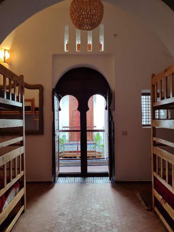 Dortoir de l'auberge Hostel Four Seasons à Tétouan.