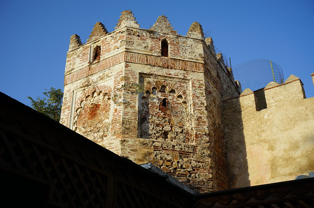Tour des fortifications historiques de Tetouan, ville-forteresse du Rif.