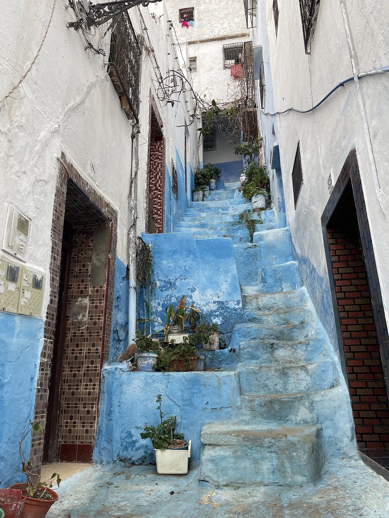 Escalier bleu dans la médina de Tétouan.