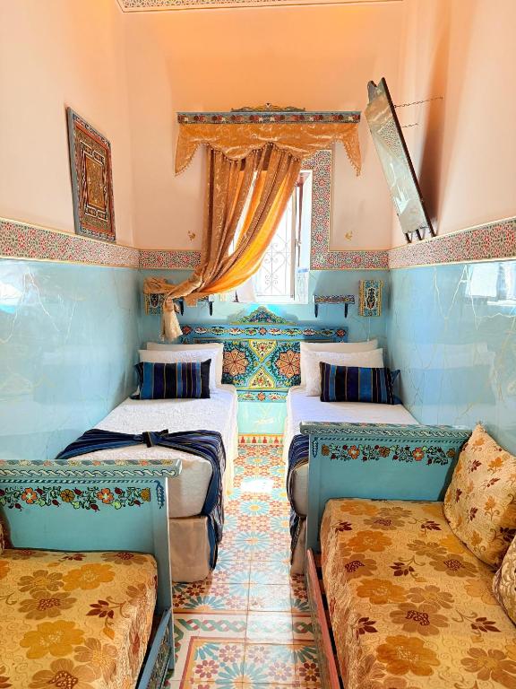 Chambre double dans l'hotel Riad 1001 nuits 2 à Tetouan.