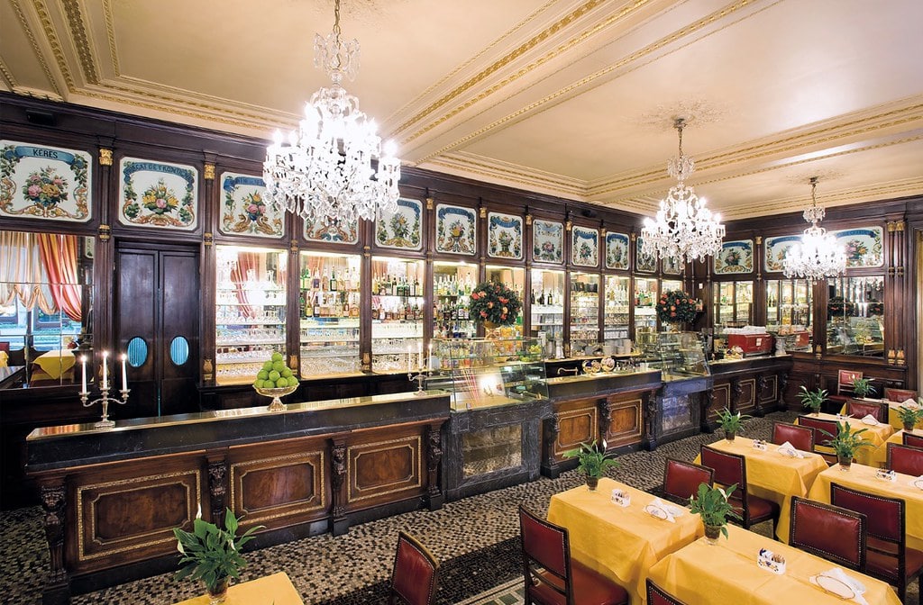 Lire la suite à propos de l’article 7 cafés historiques à Turin : Superbes et incontournables