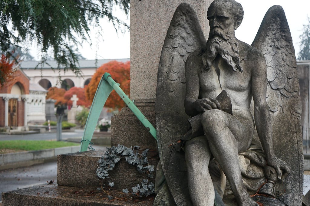 Statue représentant la mort dans le Cimetière Monumentale de Turin.