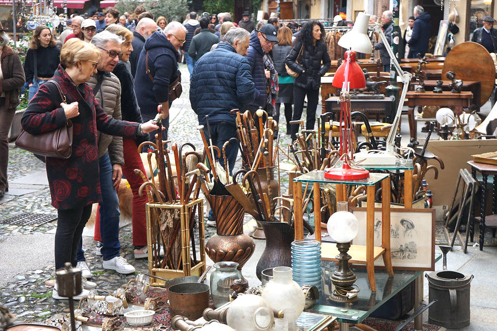 Sur le marché aux puces de Turin dans le quartier Aurora.