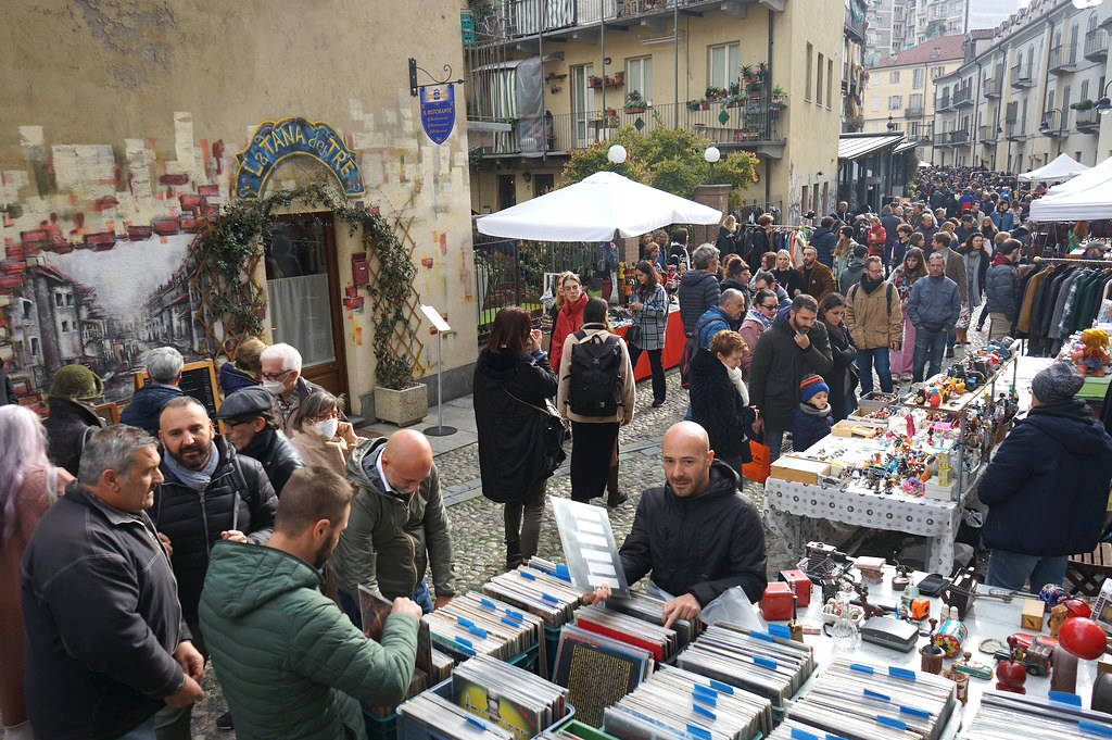 Toujours sur le marché aux puces du Balon dans le quartier d'Aurora à Turin.