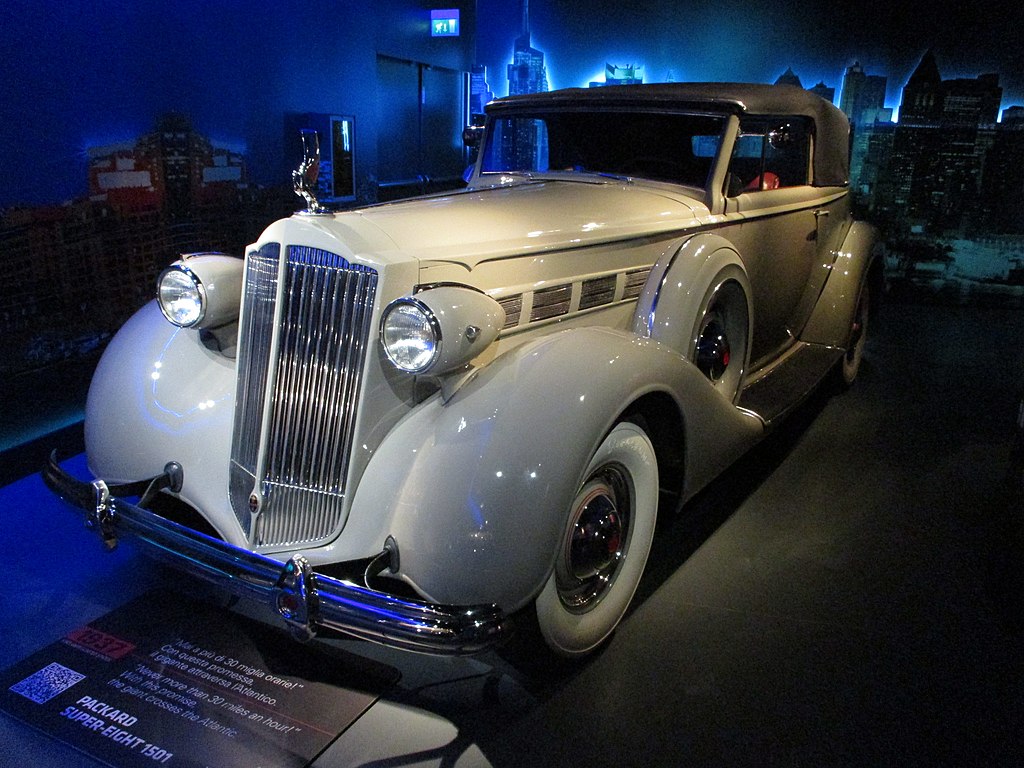 Musée de l'auto à Turin : Packard Super Eight 1501 - Photo Arnaud 25 - Licence CCBYSA 4.0