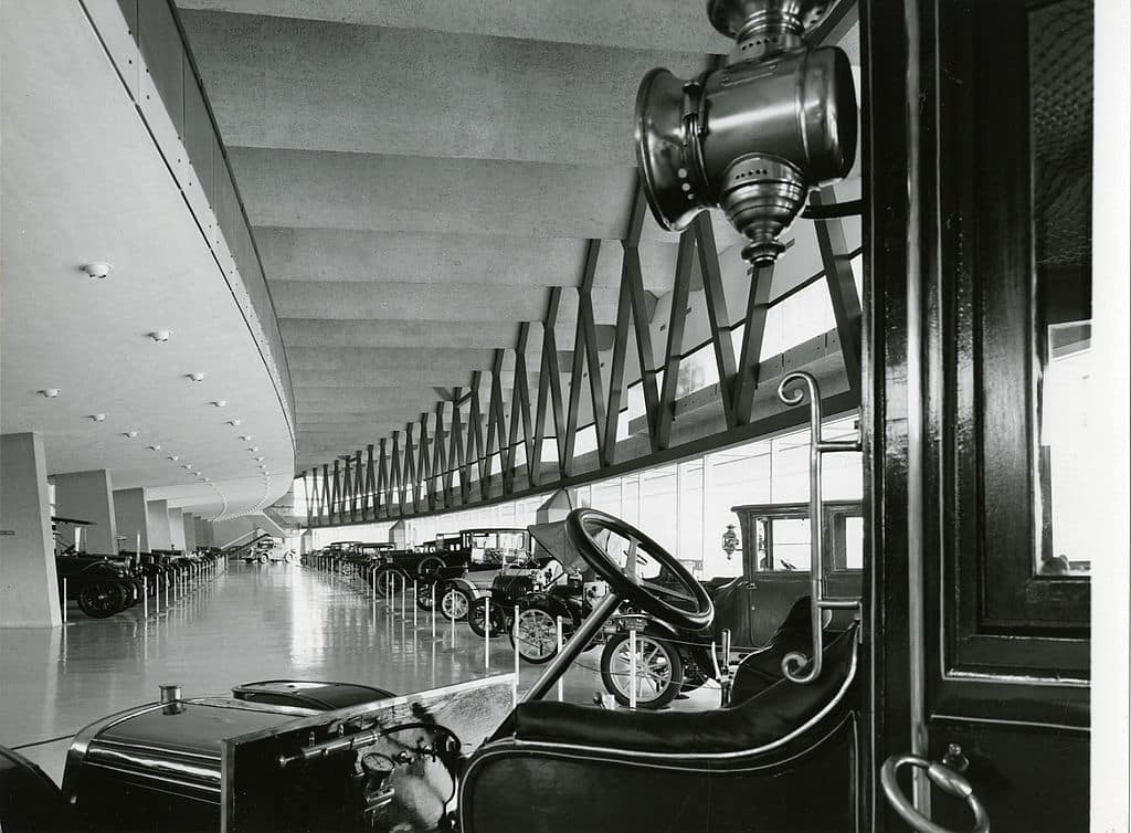 Musée de l'automobile à Turin dans les années 1960 - Photo de Paolo Monti - Licence CCBYSA 4.0