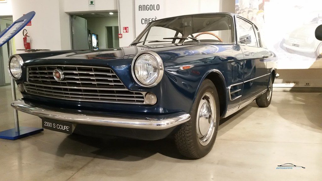 Musée insolite de Turin : Centre historique de Fiat avec une Fiat 2300 S coupé