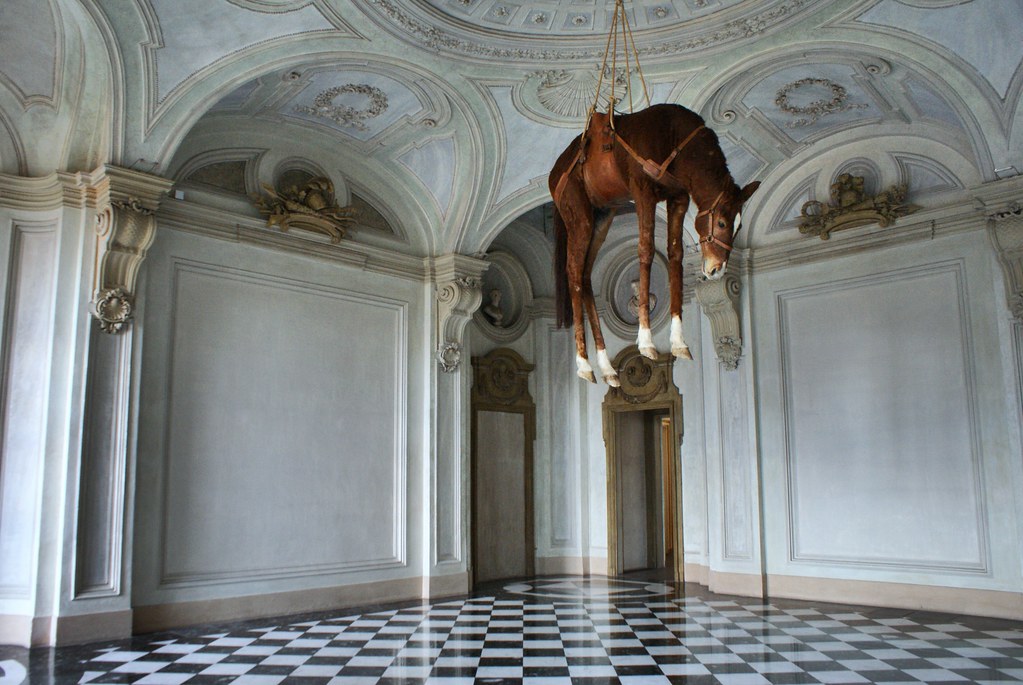 Maurizio Cattelan "Novecento" - Musée d'art contemporain Rivoli près Turin